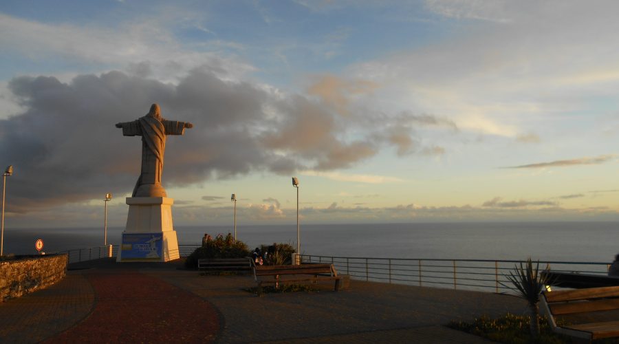 Cristo Rei Statue - Garajau