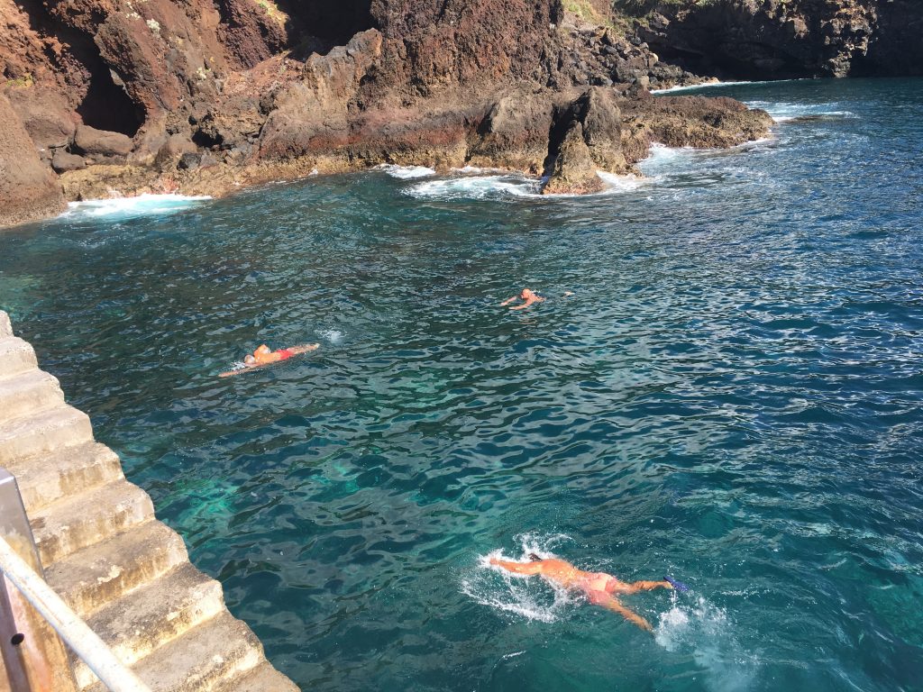 Sea bathers at Reis Magos Beach