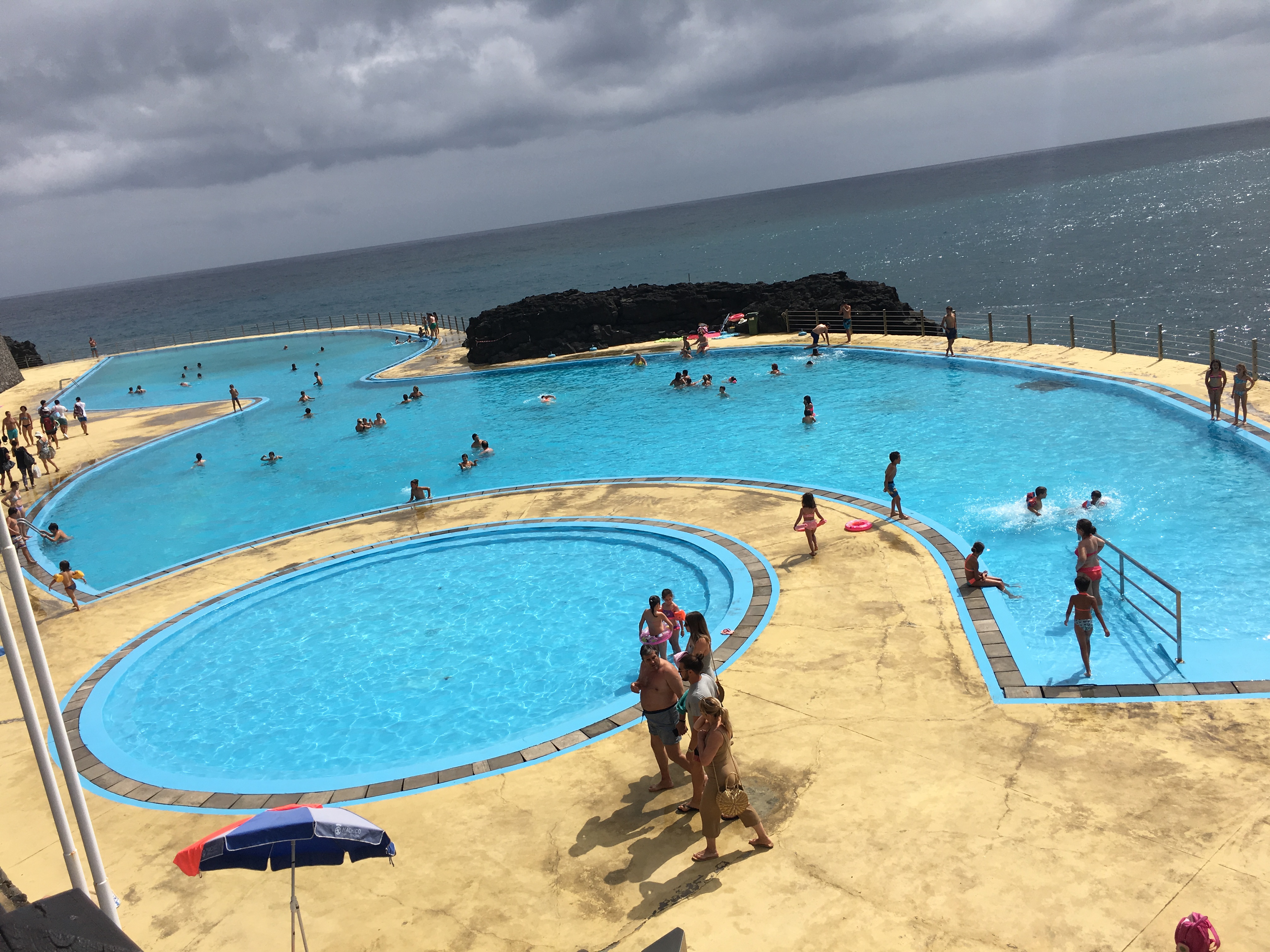 Porto da Cruz swimming pools 